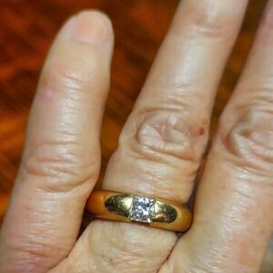 Elegant 18 KT Diamond Band Ring